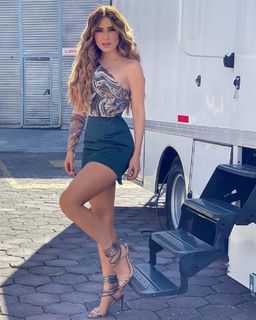 Cynthia Rodríguez feet photo thumbnail