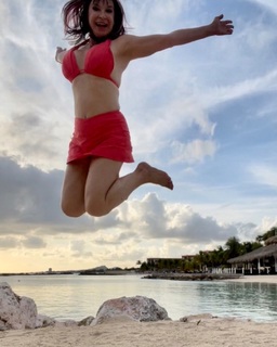Cynthia Rothrock feet photo thumbnail