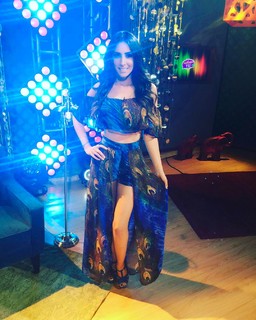 Cynthia Urias feet photo thumbnail