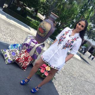 Cynthia Urias feet photo thumbnail