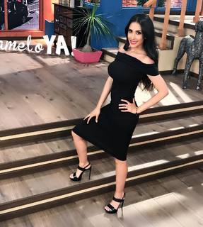 Cynthia Urias feet photo thumbnail