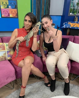 Cynthia Urias feet photo thumbnail