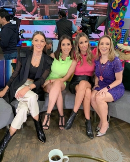 Cynthia Urias feet photo thumbnail