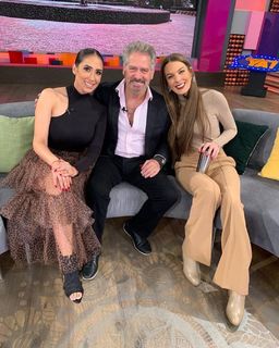 Cynthia Urias feet photo thumbnail