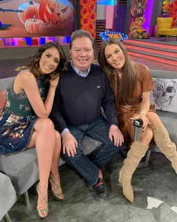 Cynthia Urias feet photo thumbnail