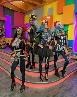 Cynthia Urias feet photo thumbnail