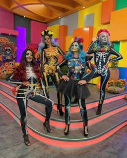 Cynthia Urias feet photo thumbnail