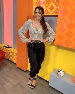 Cynthia Urias feet photo thumbnail