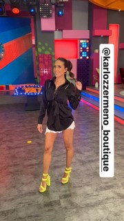 Cynthia Urias feet photo thumbnail