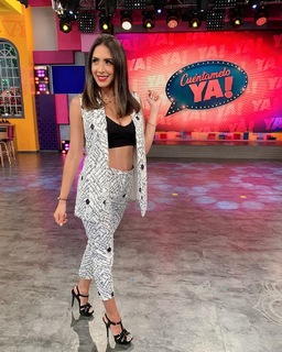 Cynthia Urias feet photo thumbnail