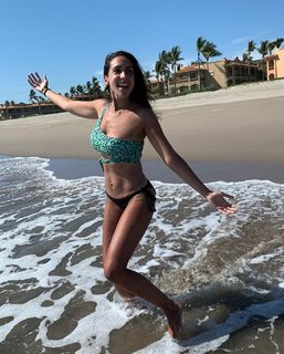 Cynthia Urias feet photo thumbnail