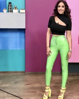 Cynthia Urias feet photo thumbnail