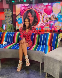 Cynthia Urias feet photo thumbnail