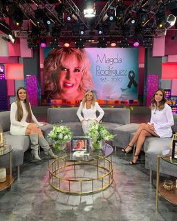 Cynthia Urias feet photo thumbnail