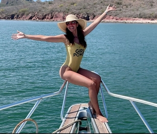 Cynthia Urias feet photo thumbnail