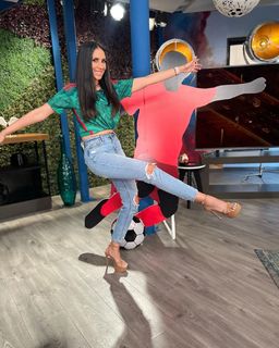 Cynthia Urias feet photo thumbnail