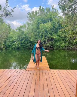 Cynthia Urias feet photo thumbnail