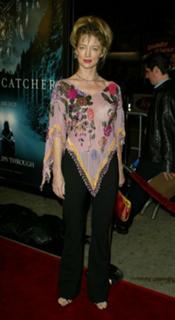 Cynthia Watros feet photo 4