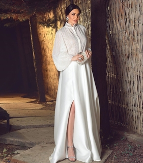 Cyrine AbdelNour feet photo thumbnail