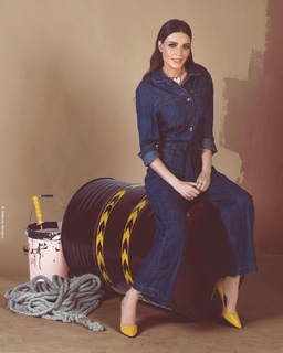 Cyrine AbdelNour feet photo thumbnail