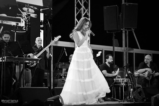 Cyrine AbdelNour feet photo thumbnail