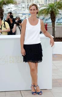 Cécile de France feet photo thumbnail