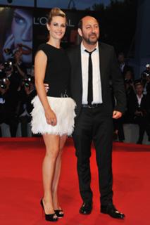 Cécile de France feet photo thumbnail