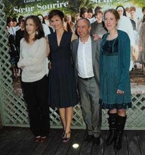 Cécile de France feet photo thumbnail