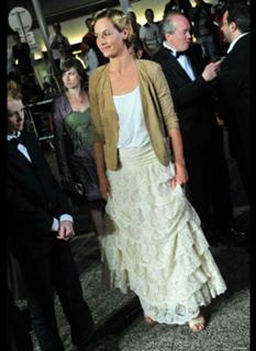 Cécile de France feet photo thumbnail