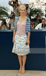 Cécile de France feet photo thumbnail