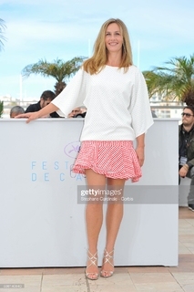 Cécile de France feet photo thumbnail