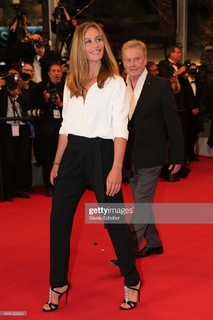 Cécile de France feet photo thumbnail