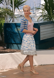 Cécile de France feet photo thumbnail