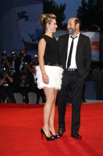 Cécile de France feet photo thumbnail