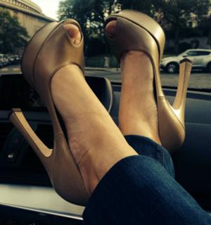 Cécile de Ménibus feet photo thumbnail