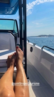 Cécile de Ménibus feet photo thumbnail