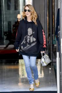 Céline Dion feet photo thumbnail