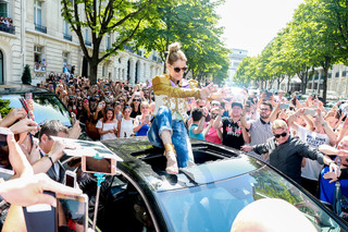 Céline Dion feet photo thumbnail