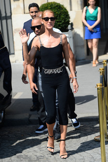 Céline Dion feet photo thumbnail