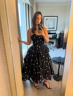 D'Arcy Carden feet photo 1