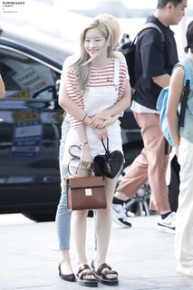 Da-Hyeon Kim feet photo thumbnail