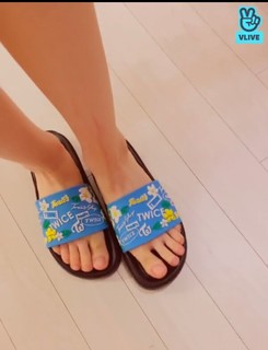Da-Hyeon Kim feet photo thumbnail