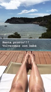 Dafne Fernández feet photo thumbnail