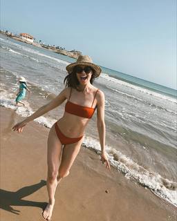 Dafne Fernández feet photo thumbnail