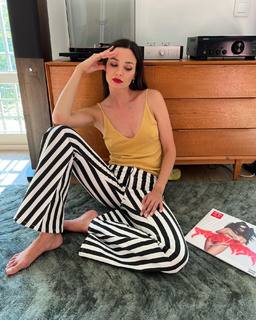 Dafne Fernández feet photo thumbnail