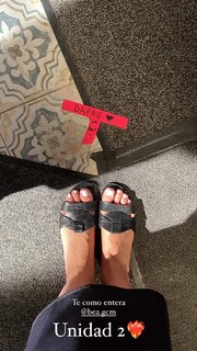 Dafne Fernández feet photo thumbnail