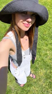 Dafne Fernández feet photo thumbnail