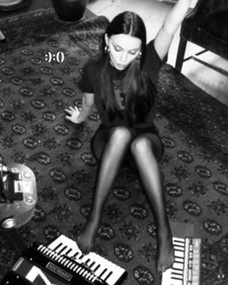 Dafne Keen feet photo thumbnail