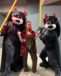 Dafne Keen feet photo thumbnail