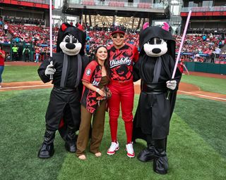 Dafne Keen feet photo thumbnail